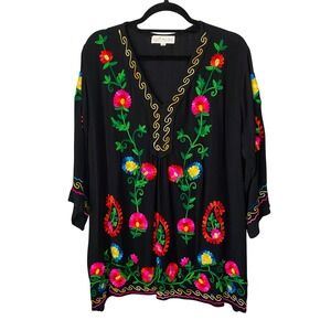 Angel Heart Boutique Black Floral Embroidered V-Neck Tunic Top Plus Size 1X‎
